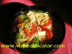 O portie de supa de pui cu fidea